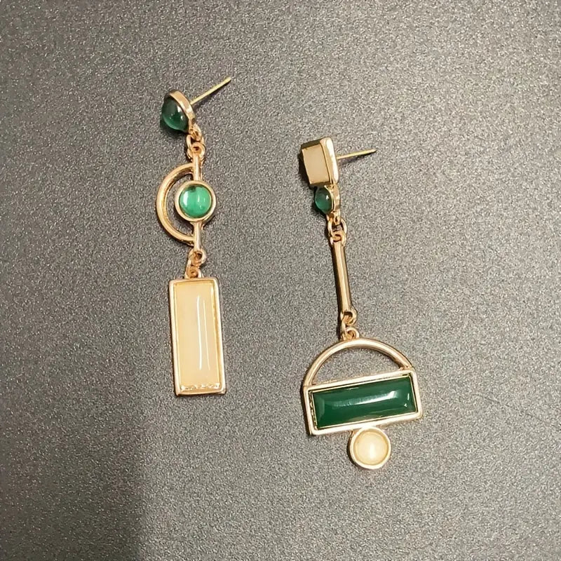 Gold Drop Earrings Bríd with Green Stones & Pearl
