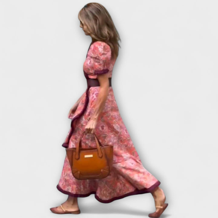 Elegantes rosa Maxikleid mit kurzen Ärmeln