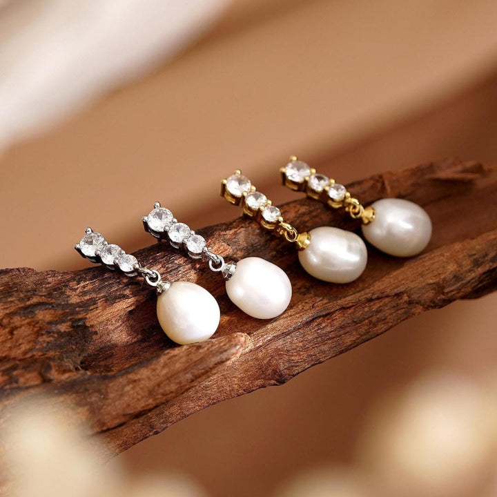 Gold Drop Earrings Ailbhe with Zirconia and Pearl