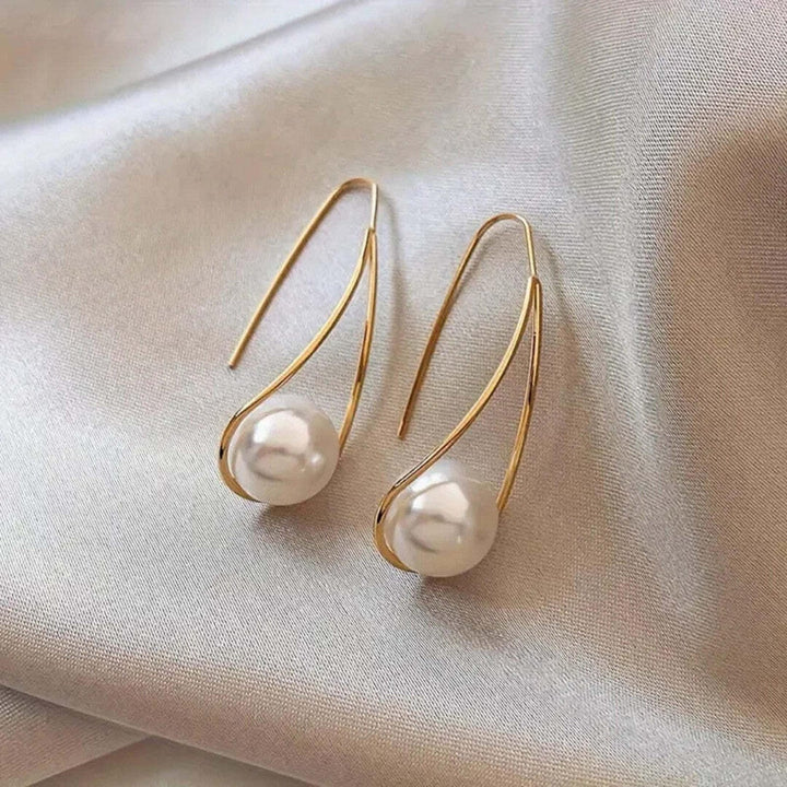 Gold Drop Earrings Íde with Pearl