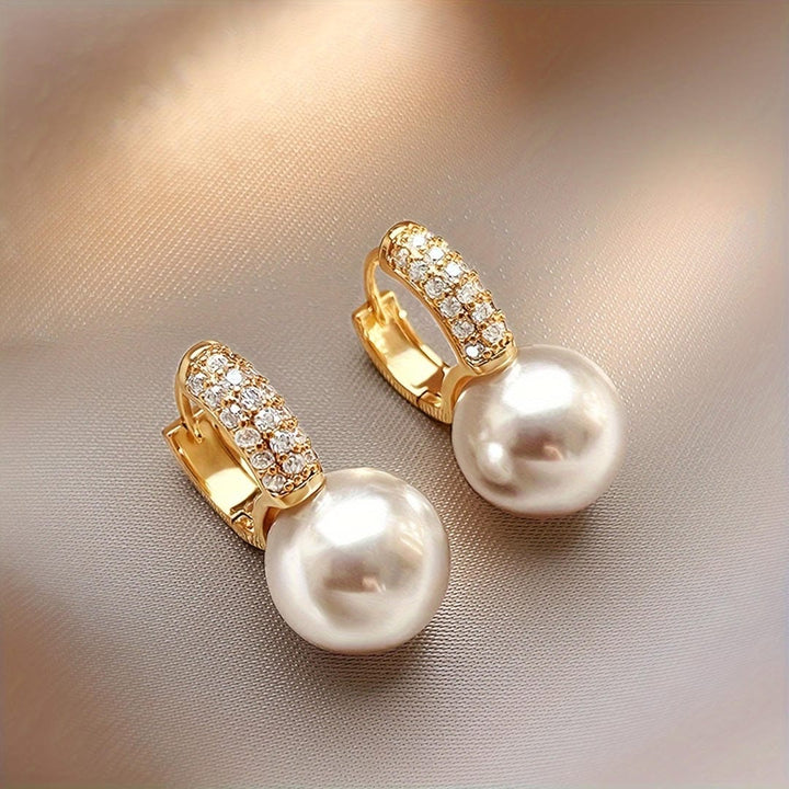 Gold Huggie Earrings Róisín with Pearl
