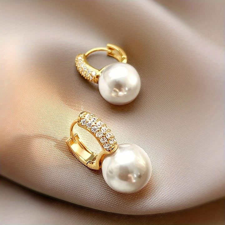 Gold Huggie Earrings Róisín with Pearl