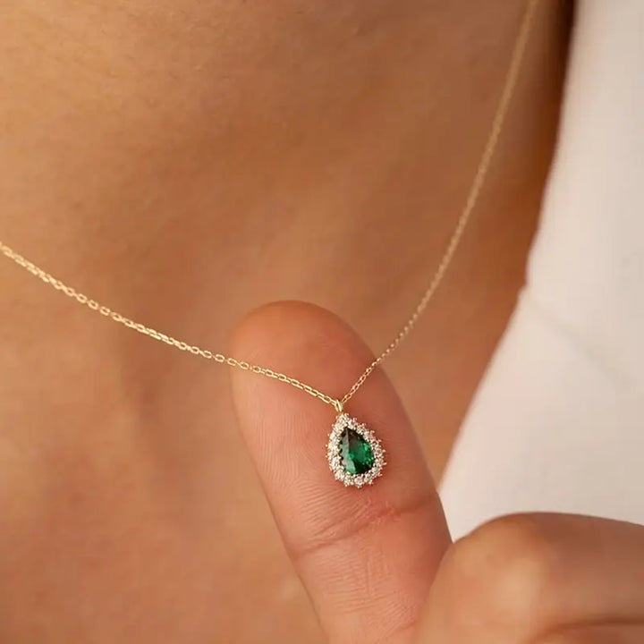 Gold Necklace Gráinne with Emerald