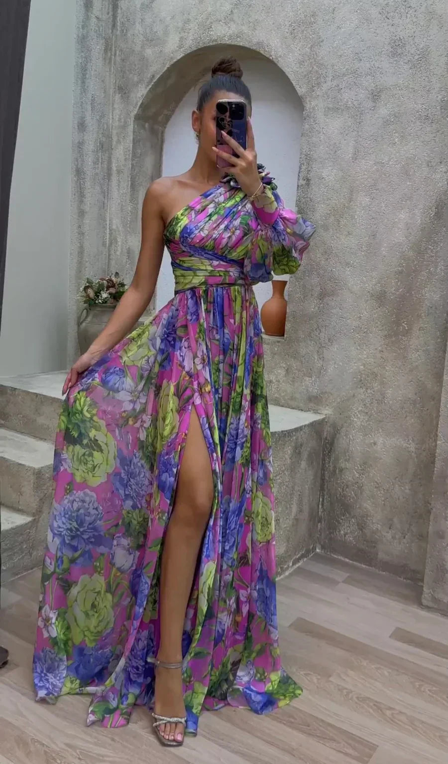 Whitney - Lila One-Shoulder-Maxikleid mit Blüten