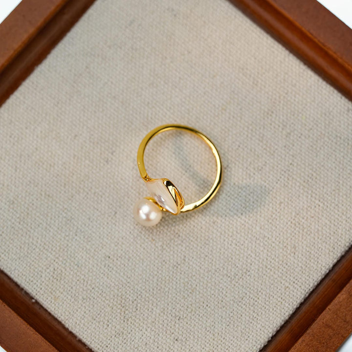 Gold Open Ring Íde with Pearls