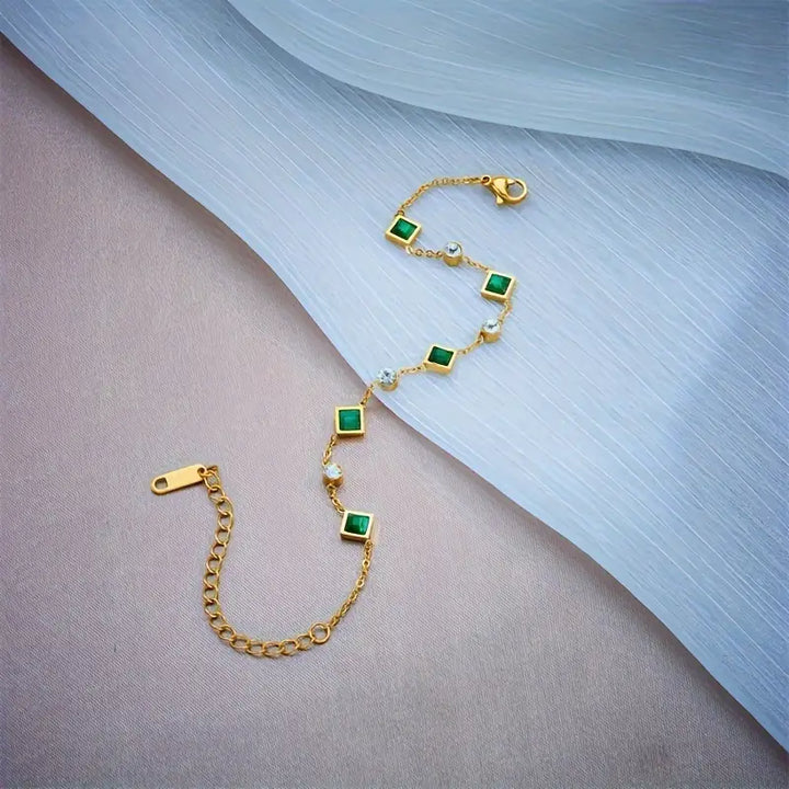 Gold Chain Bracelet Saoirse with Emerald