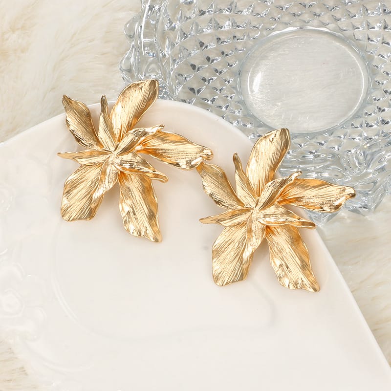 Gold Earrings Méabh with Floral Motif