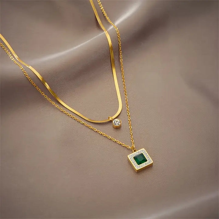 Gold Layered Necklace Órlaith with Emerald