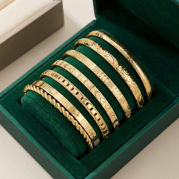 Gold Bangle Set Órlaith with Engraved Motifs