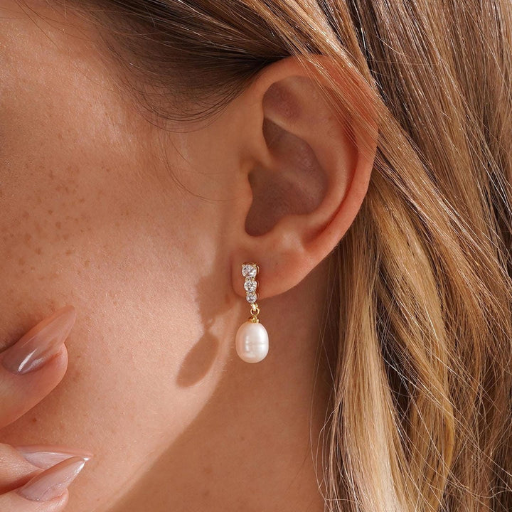 Gold Drop Earrings Ailbhe with Zirconia and Pearl