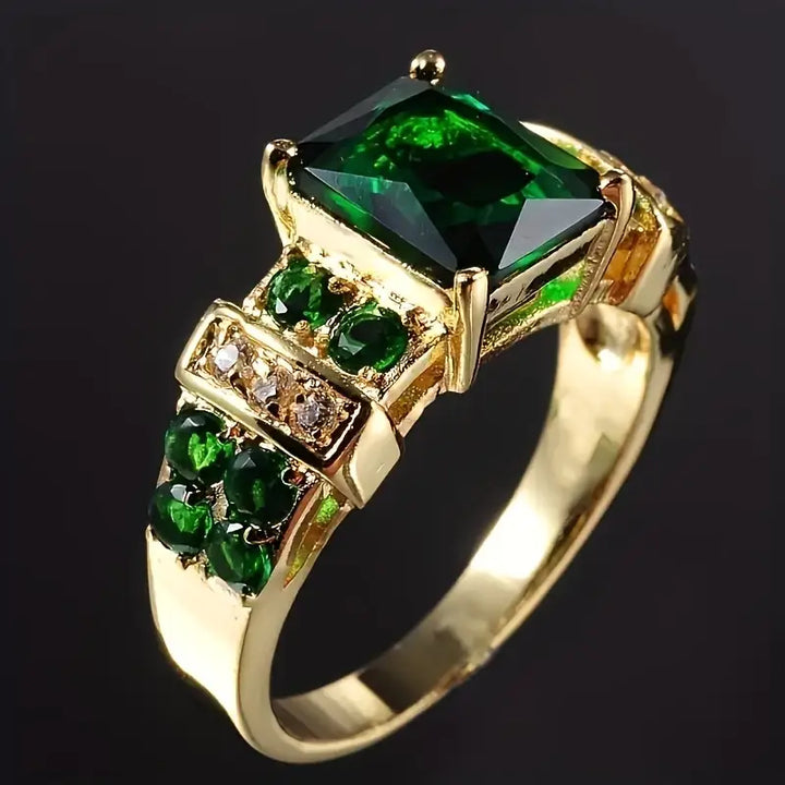 Gold Ring Sinéad with Emerald