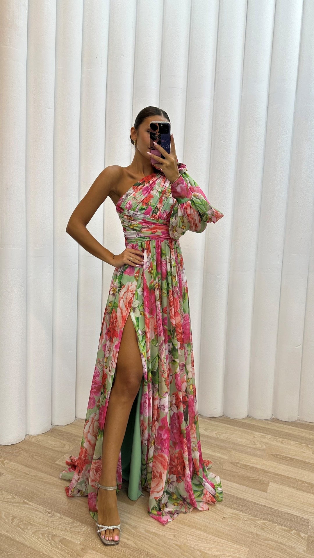 Whitney - Lila One-Shoulder-Maxikleid mit Blüten