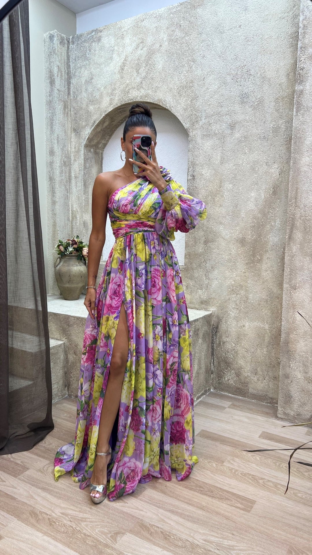 Whitney - Lila One-Shoulder-Maxikleid mit Blüten