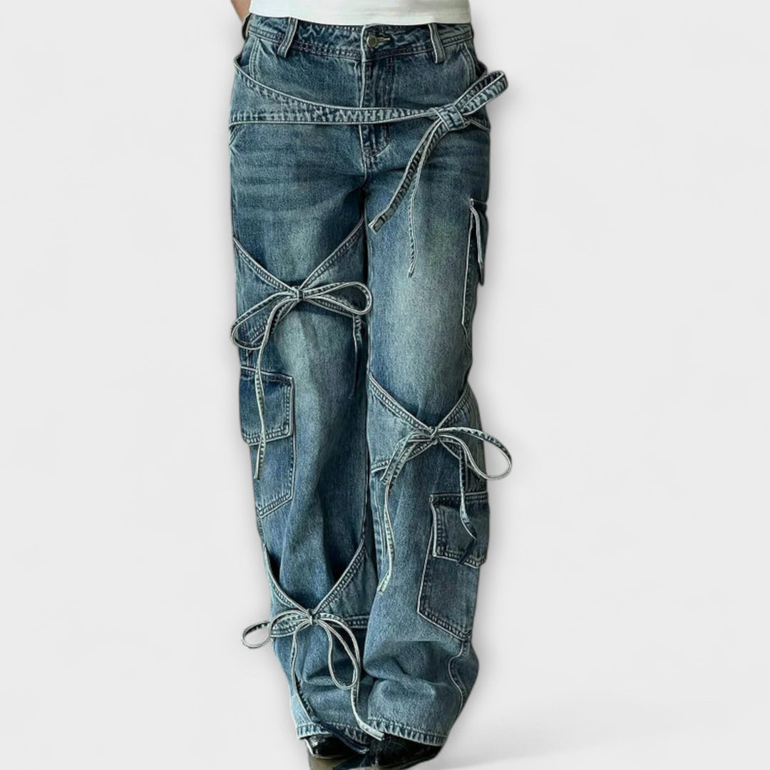 Walburga - Utility-Jeans mit Knotendetail