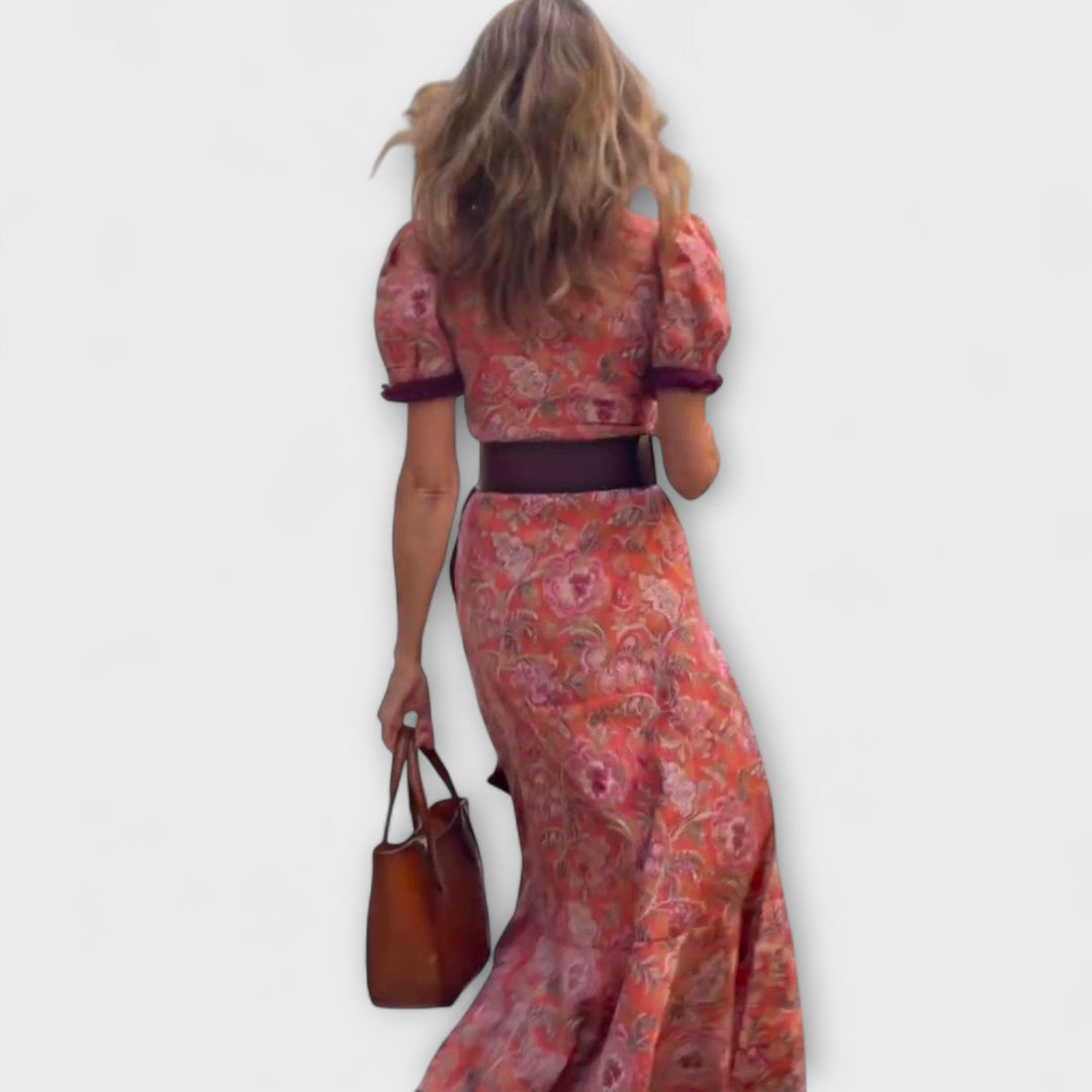 Elegantes rosa Maxikleid mit kurzen Ärmeln