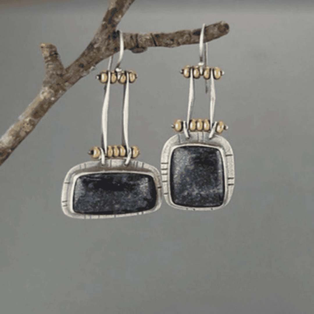 Silver Drop Earrings Clíona with Black Stone