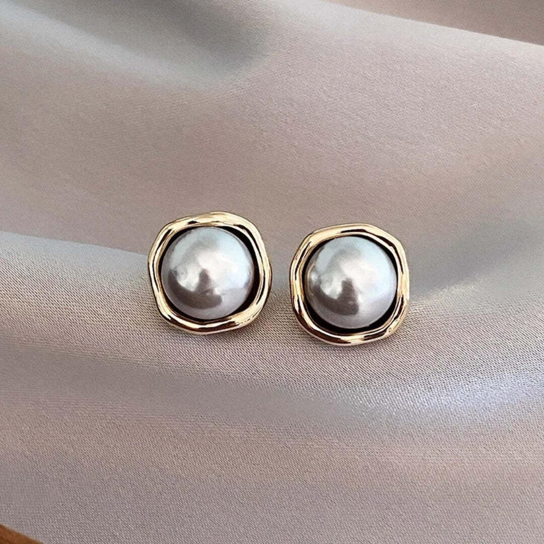 Gold Stud Earrings Sorcha with Grey Pearls