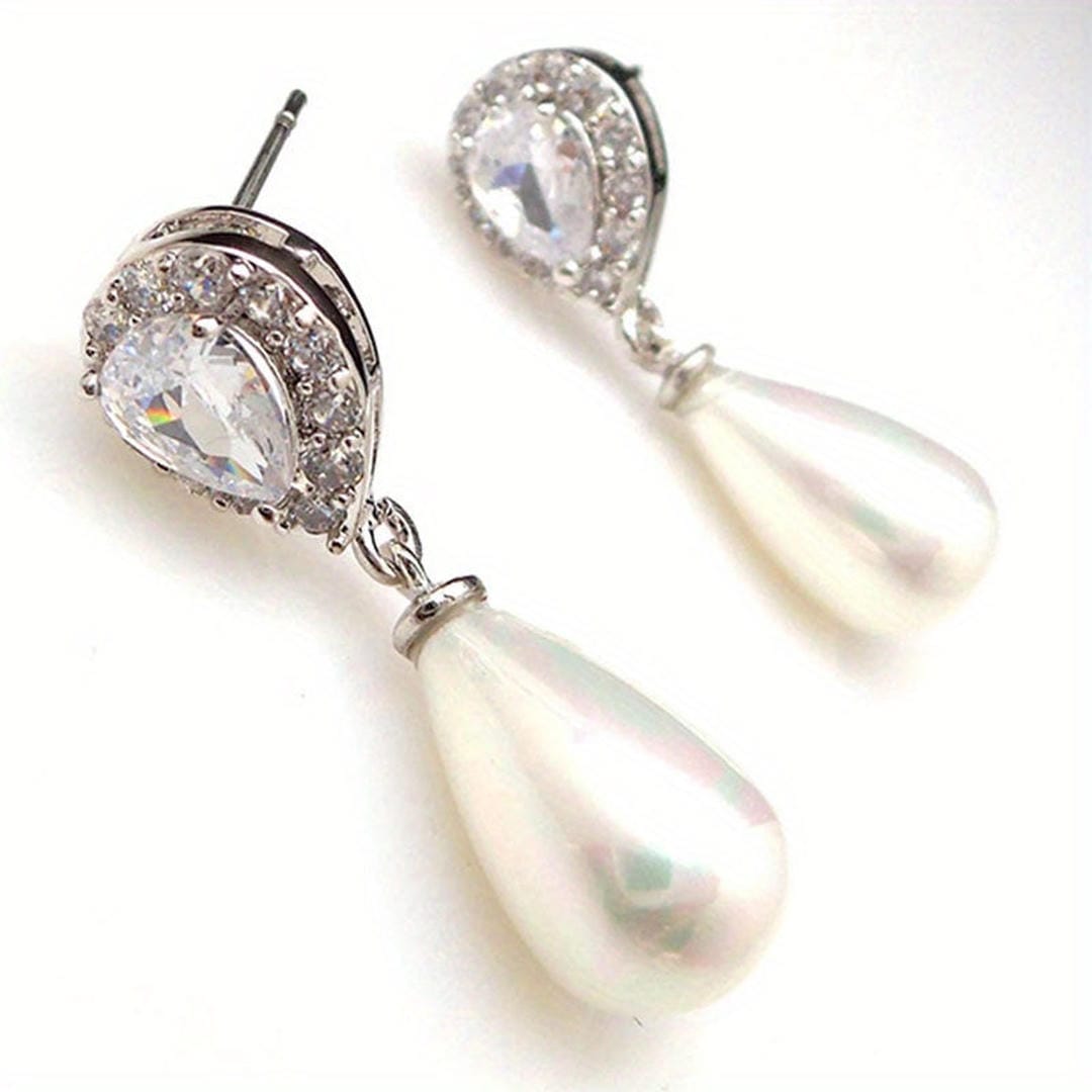 Silver Drop Earrings Eithne with Teardrop Pearl