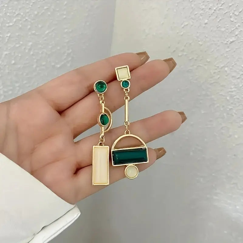 Gold Drop Earrings Bríd with Green Stones & Pearl
