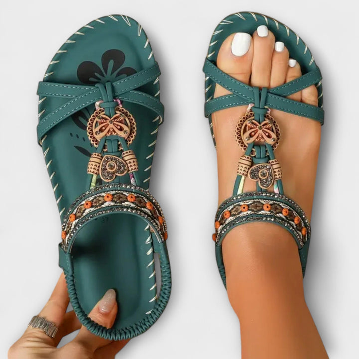 Walburga - Grüne Sandalen mit Zierschnalle