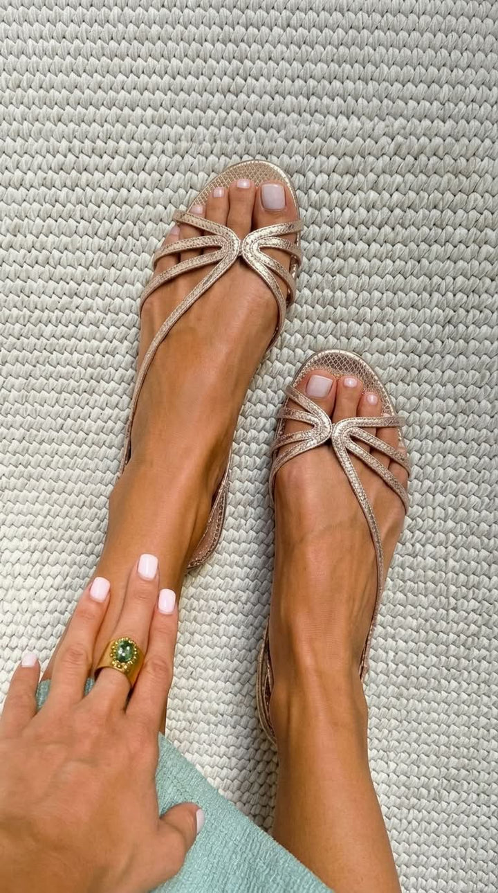 Rita | Goldene Sandalen Eleganz des Sommers