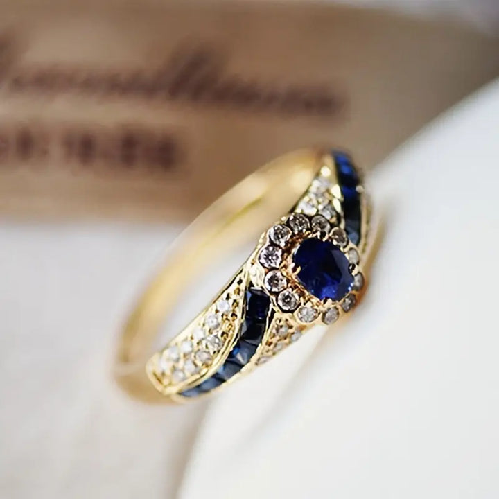 Gold Ring Deirdre with Blue Sapphire