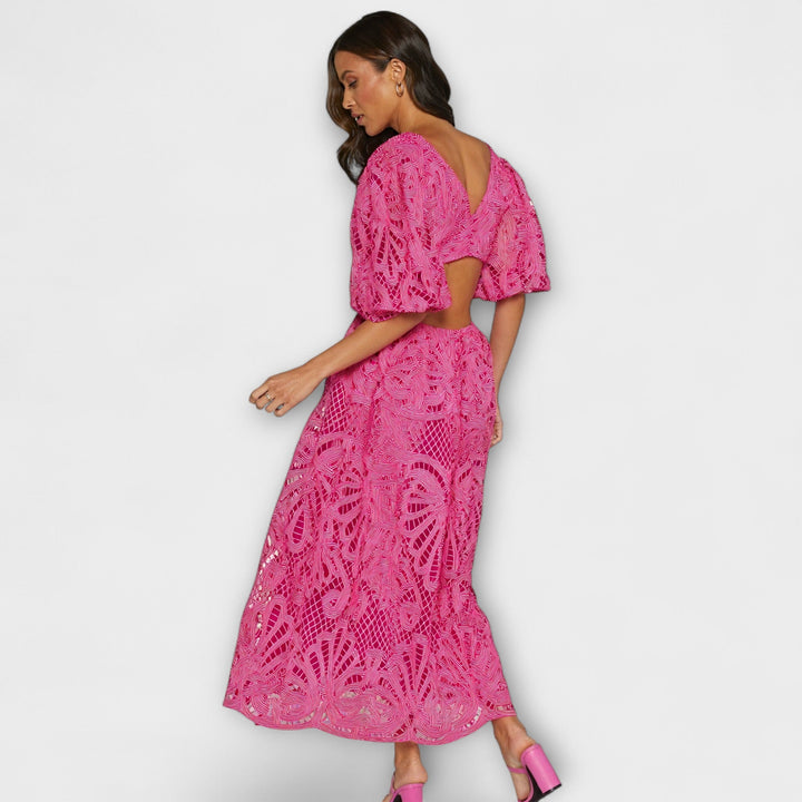 Elegantes gelbes Kleid mit Spitzenärmeln