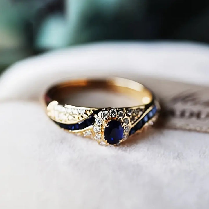 Gold Ring Deirdre with Blue Sapphire