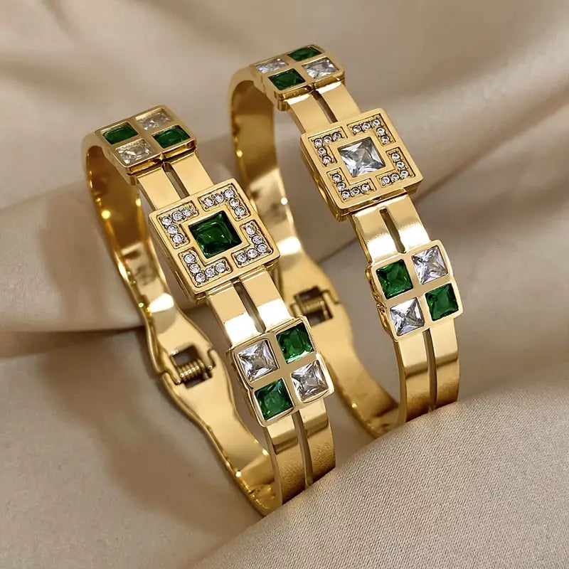 Gold Bangle Bracelet Íde with Emerald