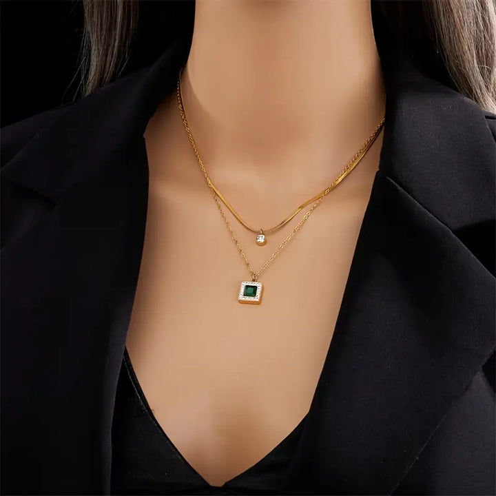Gold Layered Necklace Órlaith with Emerald