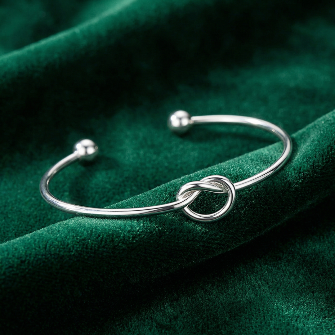 Gold Cuff Bracelet Sinéad with Love Knot
