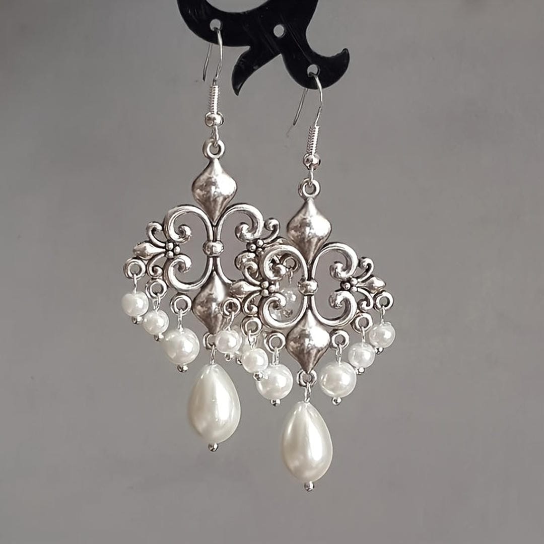 Silver Drop Earrings Fionnuala with Pearls