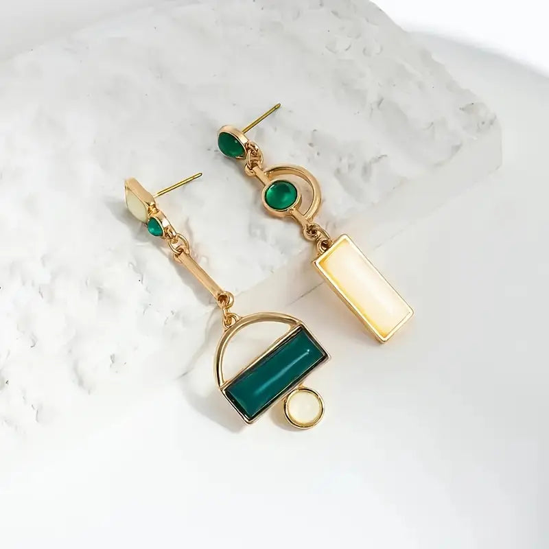 Gold Drop Earrings Bríd with Green Stones & Pearl
