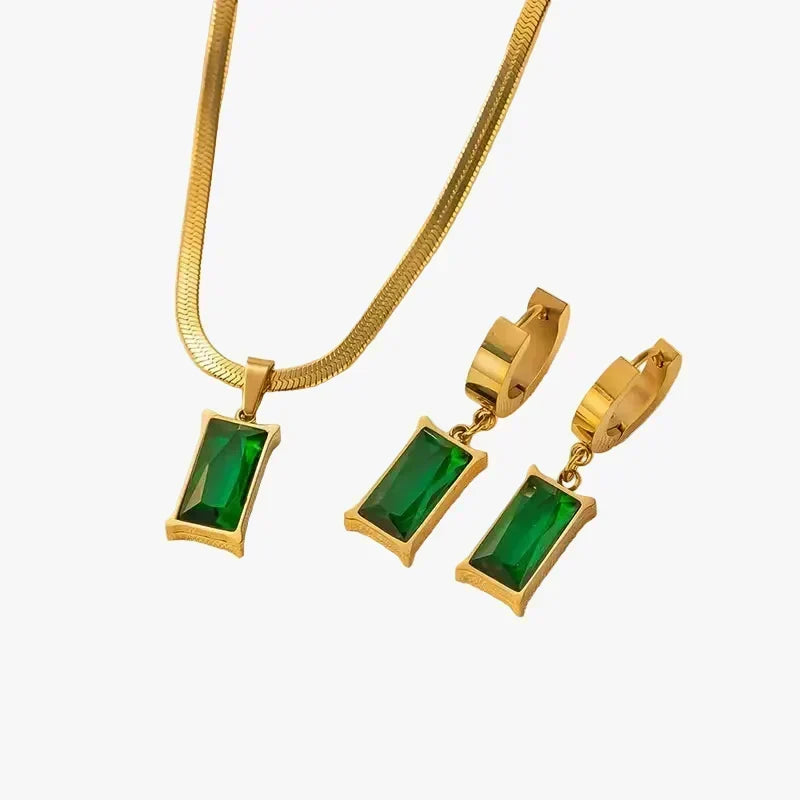 Gold Necklace Eithne with Emerald