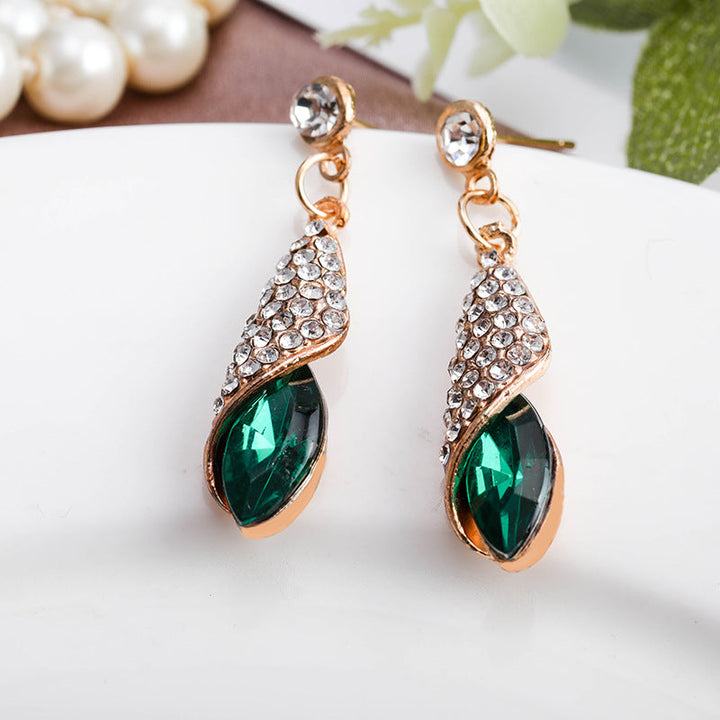 Gold Drop Earrings Fiadh with Emerald