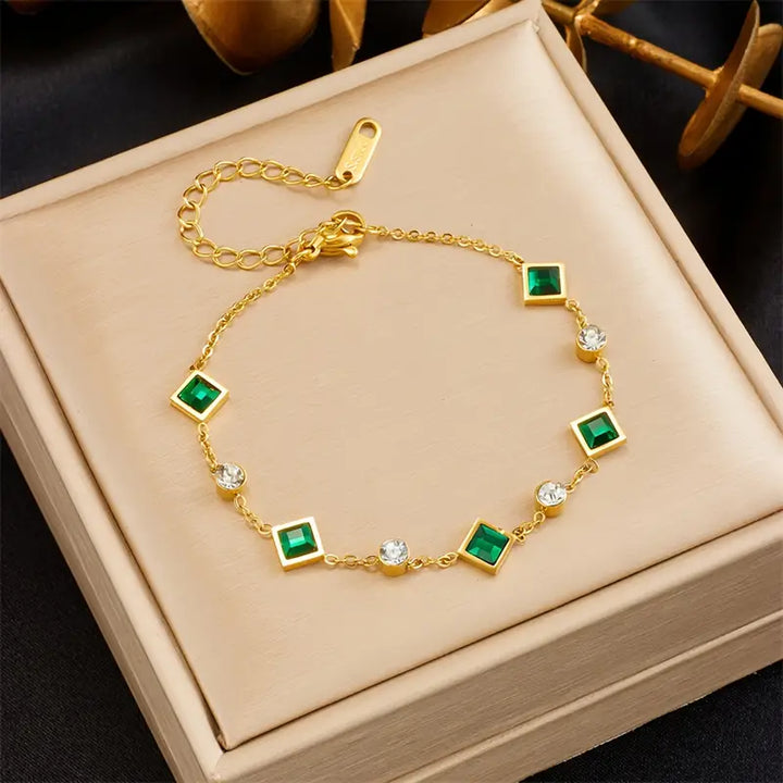 Gold Chain Bracelet Saoirse with Emerald