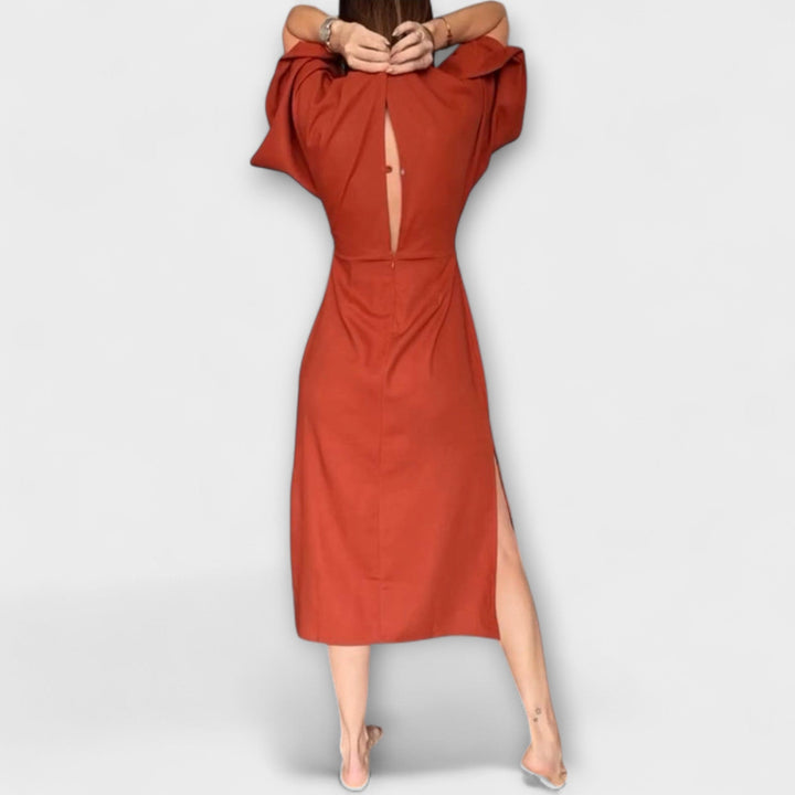 Holly - Rostrotes Kleid mit V-Ausschnitt und Knotendetail