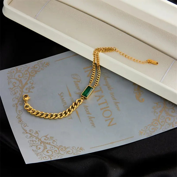 Gold Chain Bracelet Aoibhinn with Emerald