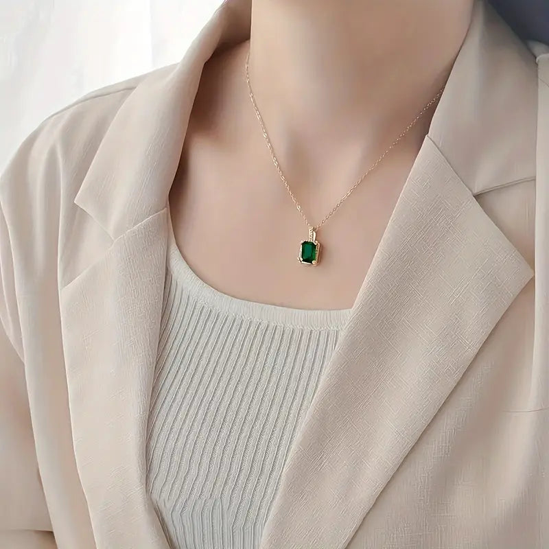 Gold Necklace Eithne with Emerald