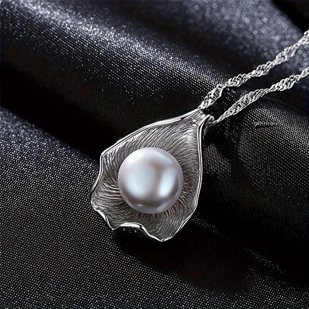 Silver Necklace Dingle with Shell and Pearl