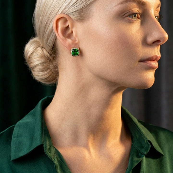 Gold Stud Earrings Dervla with Emerald