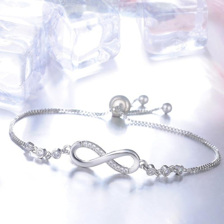 Gold Chain Bracelet Órlaith with Infinity Symbol