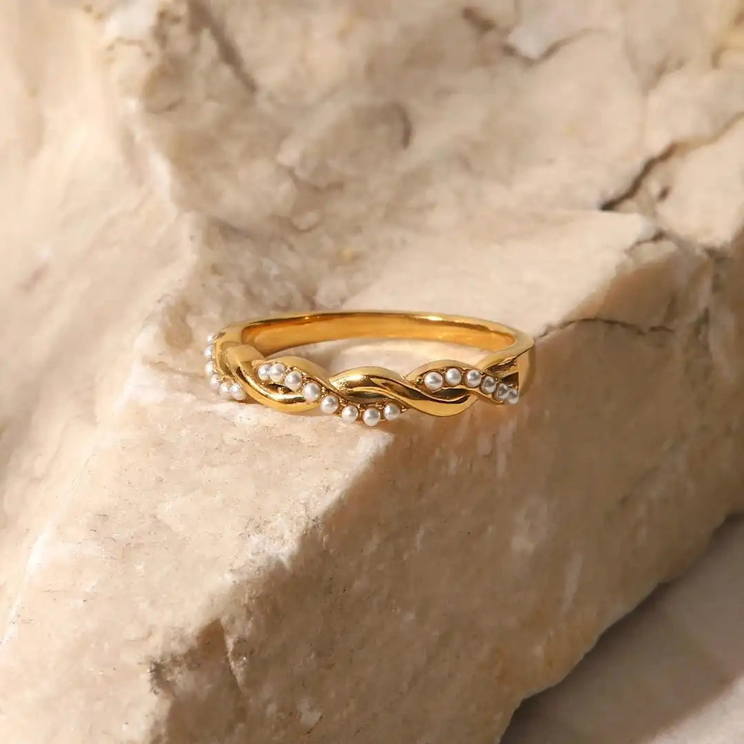 Gold Ring Sinéad with Pearls