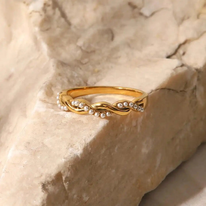 Gold Ring Sinéad with Pearls