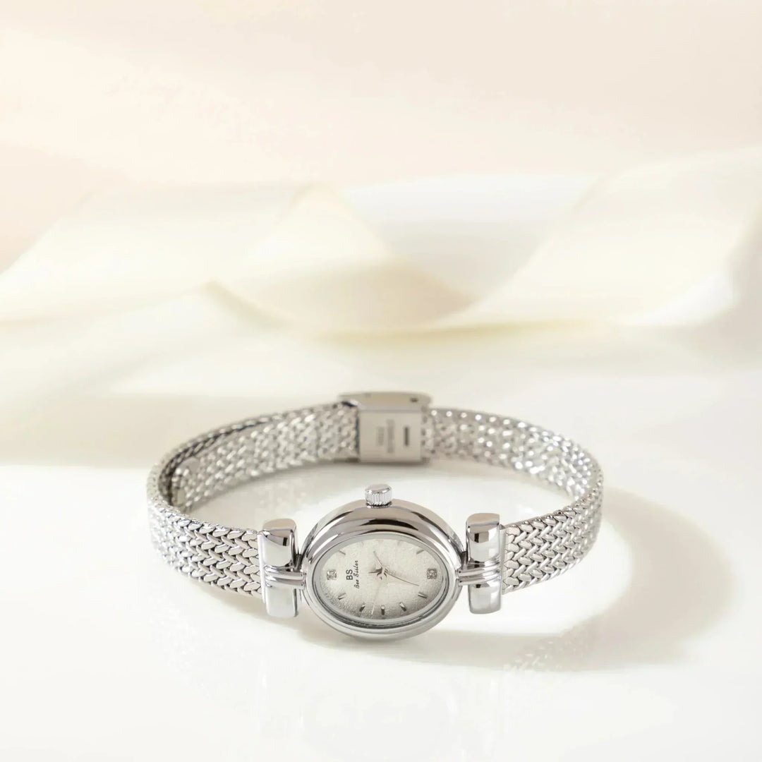 Gold Watch Maeve with Oval Case and Mesh Strap