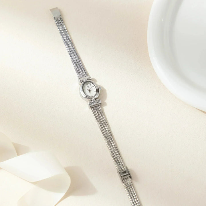 Gold Watch Maeve with Oval Case and Mesh Strap