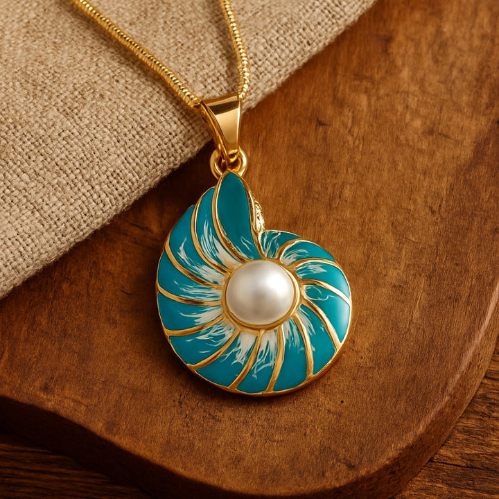 Gold Necklace Clíona with Shell and Pearl