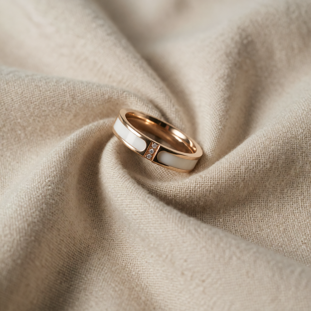 Rose Gold Band Ring Sinéad with White Enamel