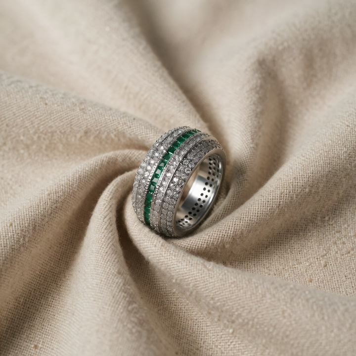 Silver Band Ring Aoibhinn with Emerald