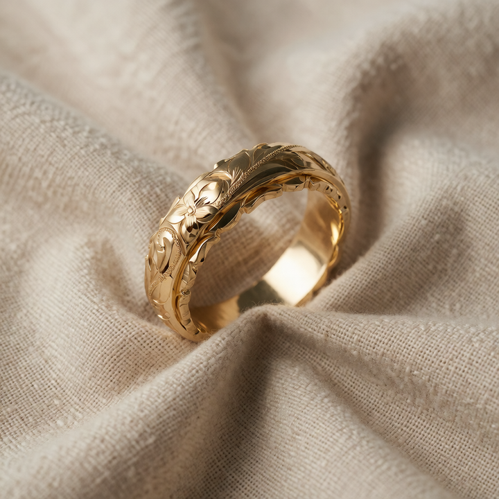 Gold Band Ring Órla with Floral Motif